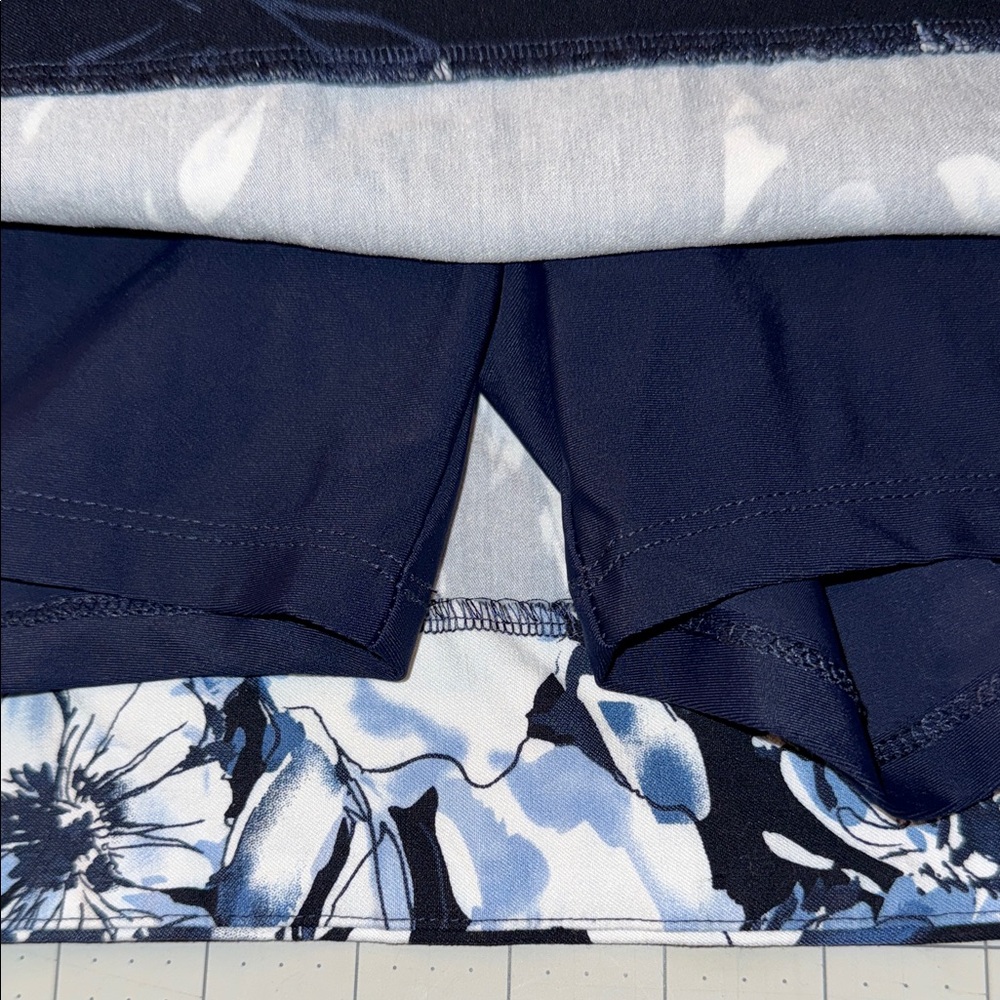 Floral Mini Skorts in Blue and White Size Medium - Picture 9 of 13